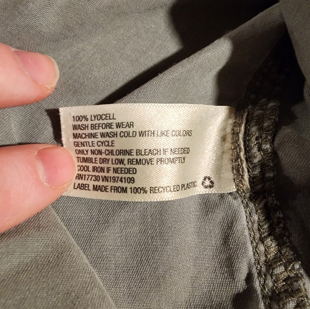 Universal Threads Button-up - Picture 4 of 4